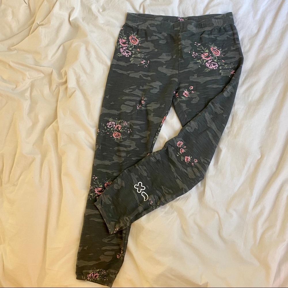 Monrow Supersoft Camo+Floral Sweats